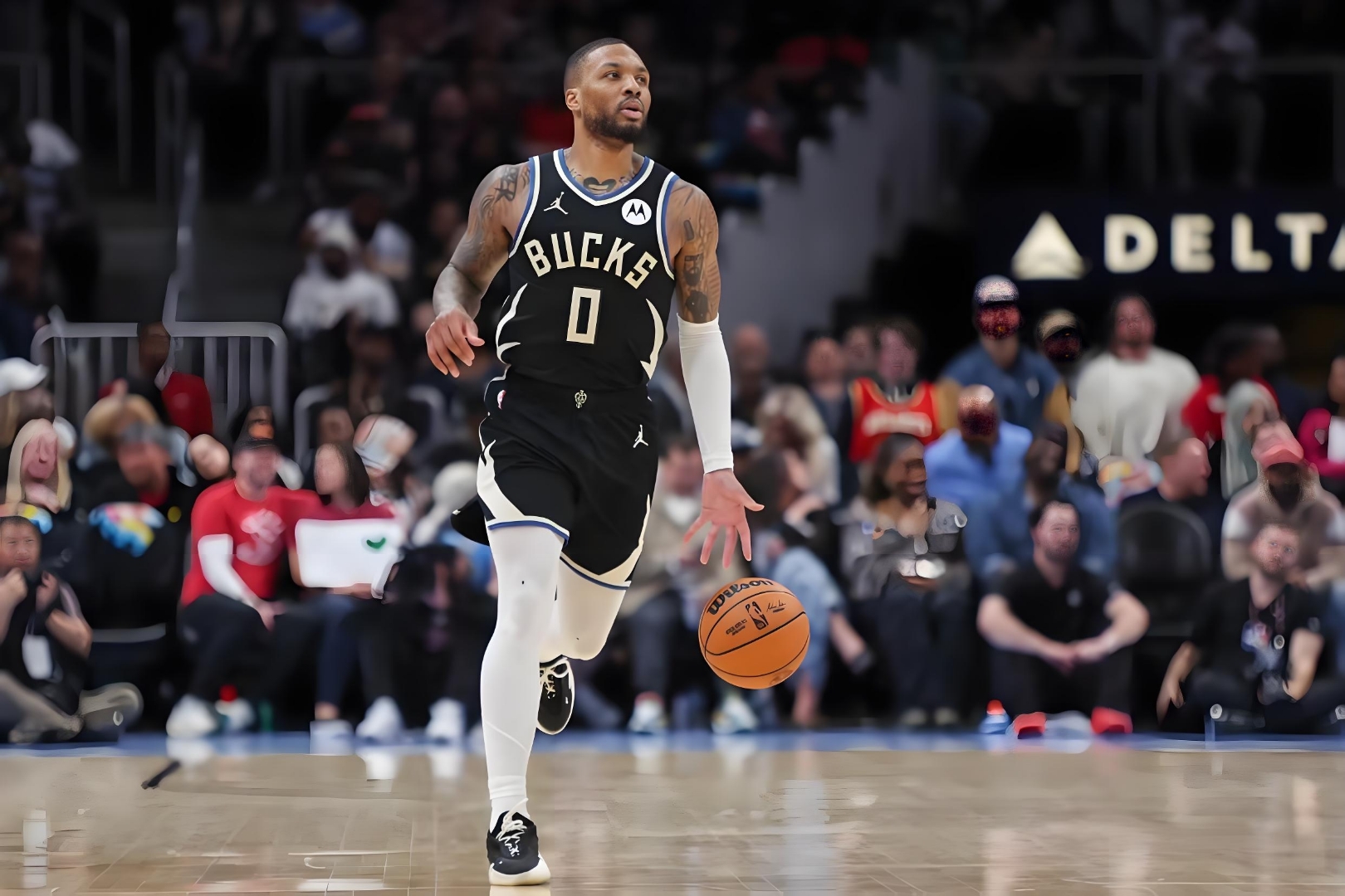 -雄鹿绝杀时刻，险胜点燃赛场，冲击季后赛迎来胜利！